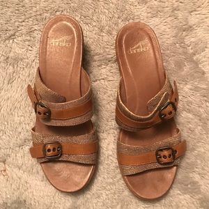 Dansko Wedges🌻
